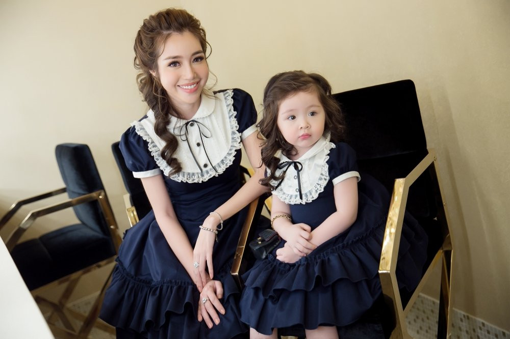 Cô tâm sự: "Bia rượu vừa đủ thì lúc nào cũng làm cho buổi tiệc tùng họp mặt rôm rả, náo nhiệt, khăng khít, thấu hiểu hơn. Nhưng uống đến quặt quại, lè nhè là hết vui rồi. Lúc đó hãy nhớ là mặt mũi và tác phong của ta sẽ rất xấu xí."