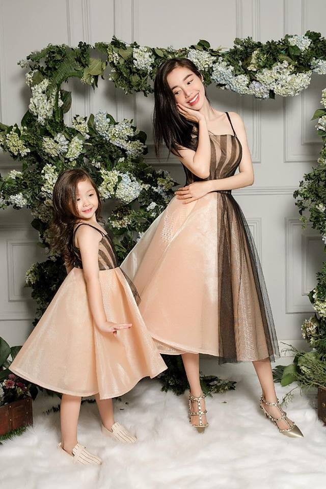 Bên cạnh đó, Elly Trần cho rằng cánh mày râu nhiều người tốt nhưng cũng không ít kẻ xấu. "Trong bàn nhiều khi nếu biết có cô em nào không uống được là âm thầm nháy mắt nhau để mời cho em đó "đi xa chơi".