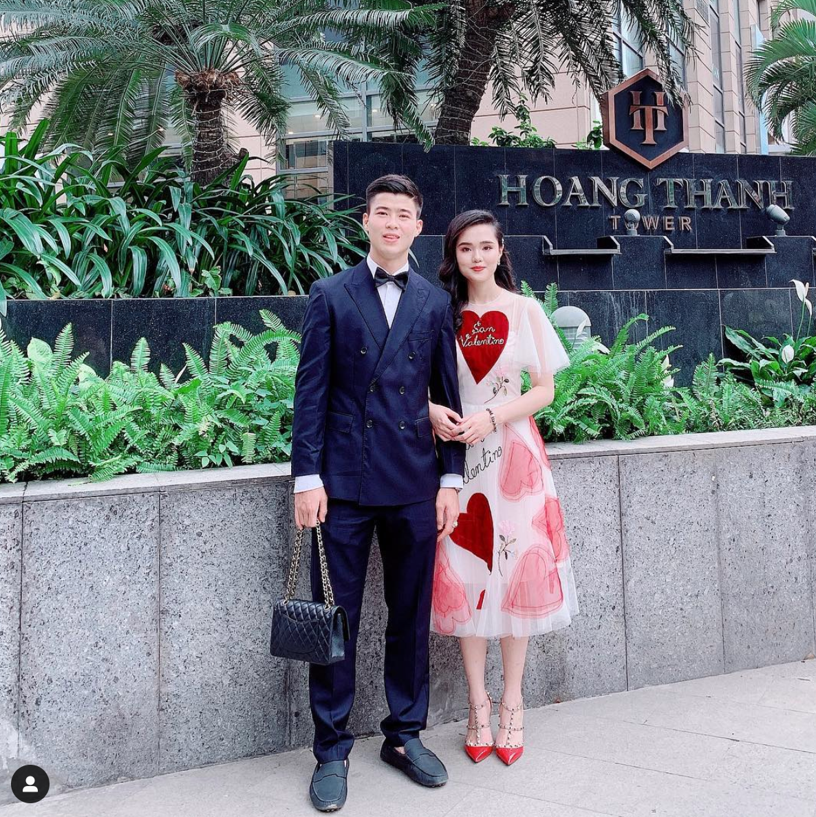 Duy Mạnh và Quỳnh Anh là cặp đôi chăm chỉ tương tác, đăng hình tình cảm lên mạng xã hội nhất làng bóng đá Việt.