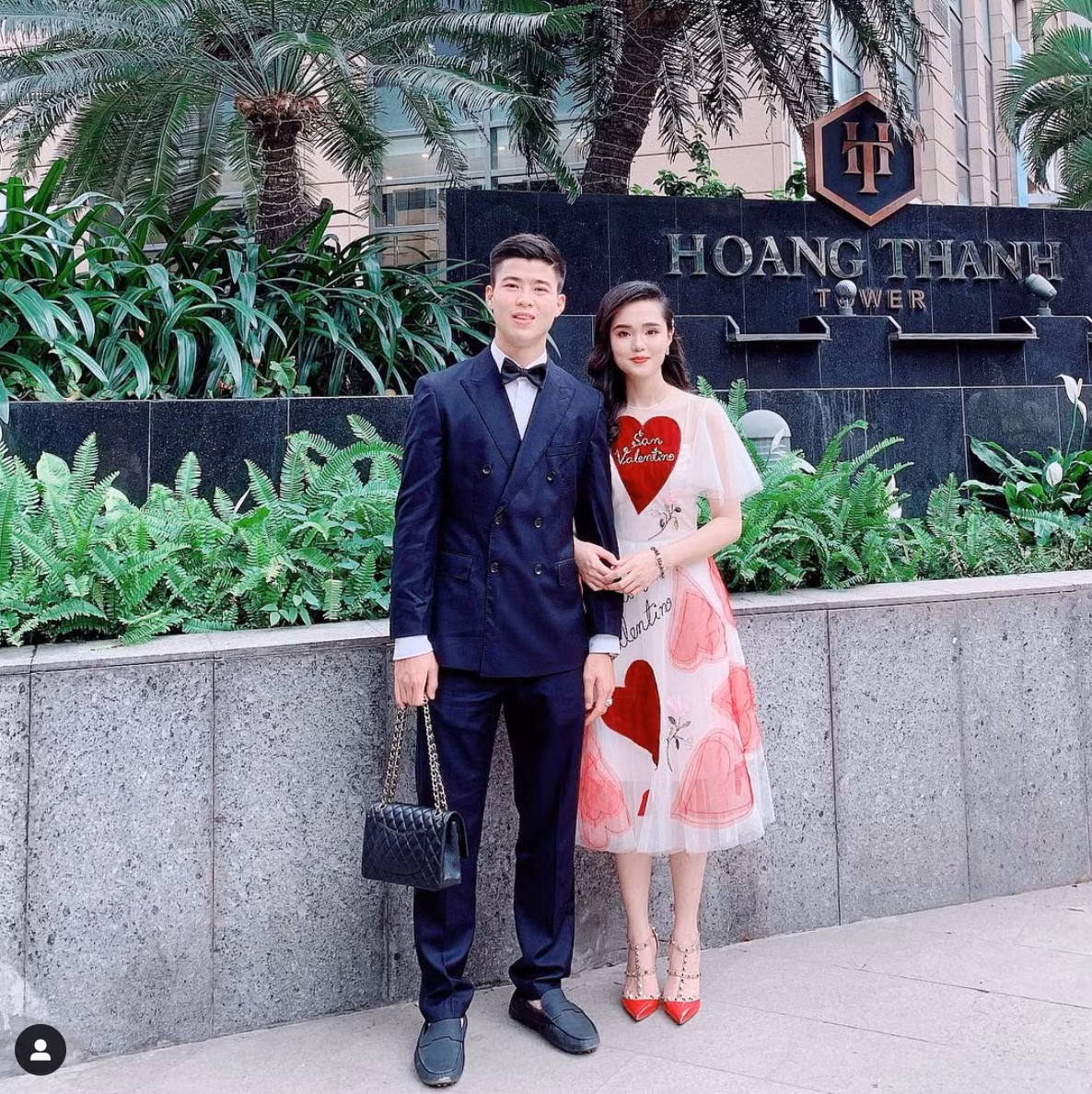 Duy Mạnh và Quỳnh Anh là cặp đôi chăm chỉ tương tác, đăng hình tình cảm lên mạng xã hội nhất làng bóng đá Việt.