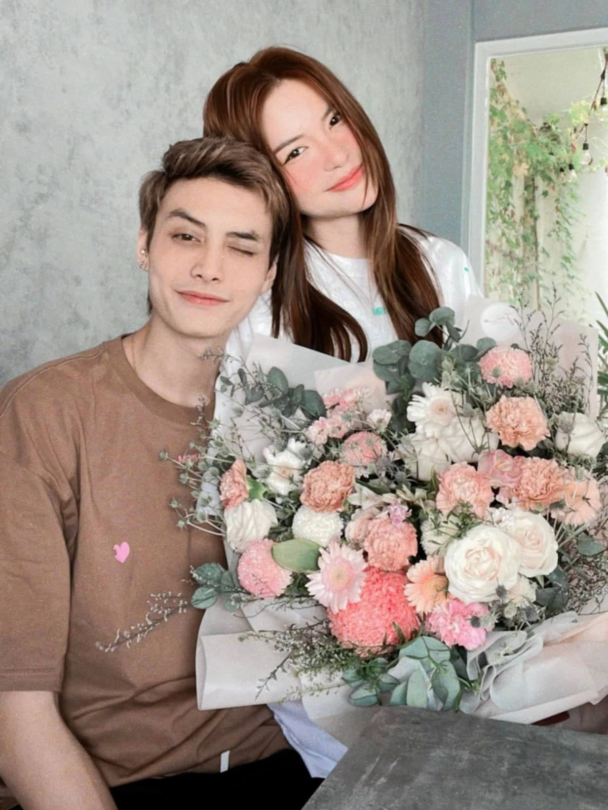 Cũng trong cuộc trò chuyện này, Lucie Nguyễn cho biết lý do mình quyết định gắn bó với Tuấn Dương tới thời điểm này là vì Dương không xài tiền quá nhiều cho bản thân.