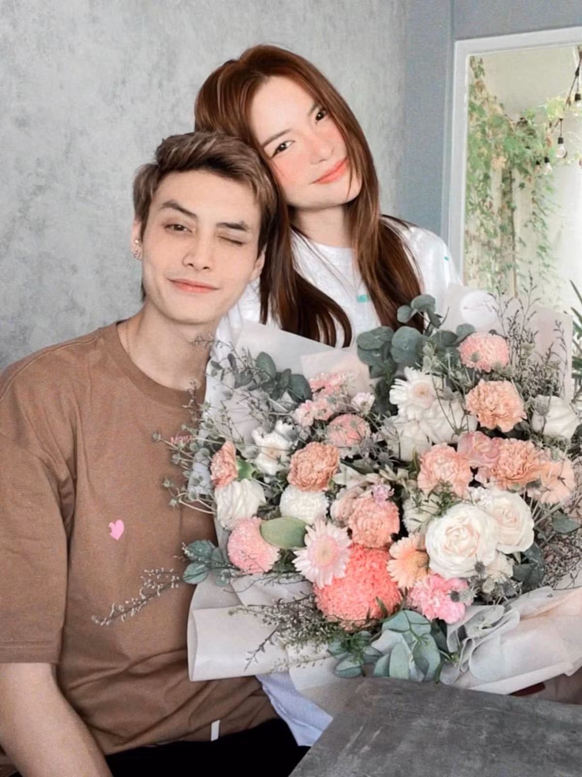 Cũng trong cuộc trò chuyện này, Lucie Nguyễn cho biết lý do mình quyết định gắn bó với Tuấn Dương tới thời điểm này là vì Dương không xài tiền quá nhiều cho bản thân.