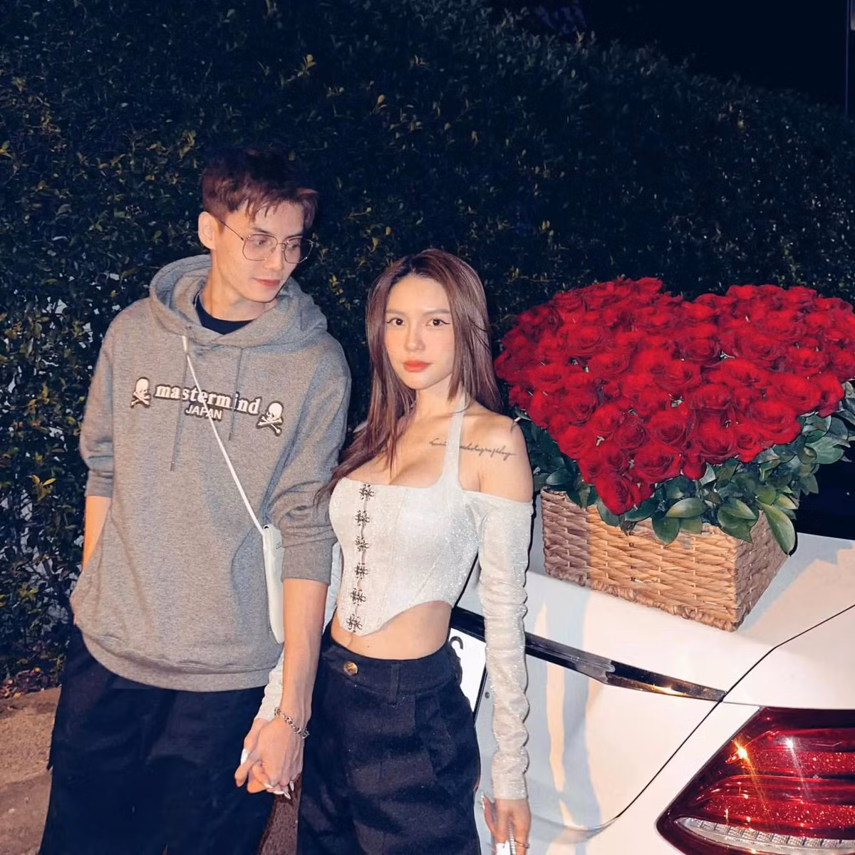 Ban đầu, chuyện tình của cặp đôi vướng vào nhiều hoài nghi từ cư dân mạng. Ngoài sự chênh lệch tuổi tác, cặp đôi còn có nhiều điểm khác biệt như khi đó Tuấn Dương chỉ là hot boy, chưa có sự nghiệp còn Lucie Nguyễn đã có nhiều năm lăn lội trong làng giải trí lẫn kinh doanh, có công việc ổn định. Tuy nhiên cả 2 đã chứng tỏ được tình yêu của mình qua thời gian.