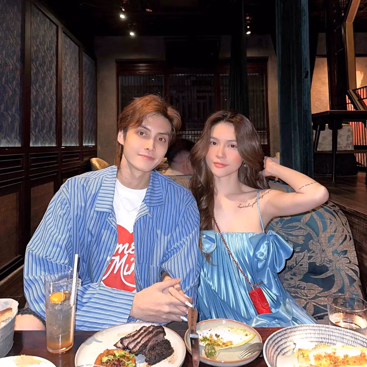 Nhiều người cho rằng cô nàng dù có giỏi giang và kiếm tiền nhiều bao nhiêu thì đó cũng là chuyện vợ chồng, đem ra nói công khai như thế này là khá thiếu tinh tế với người bạn đời của mình: "Nói năng không giữ thể diện cho chồng, thế này thì anh chồng chắc áp lực lắm nhỉ", "Tính ra chưa có cảm giác là “gia đình” gì hết, bà này sao vậy".