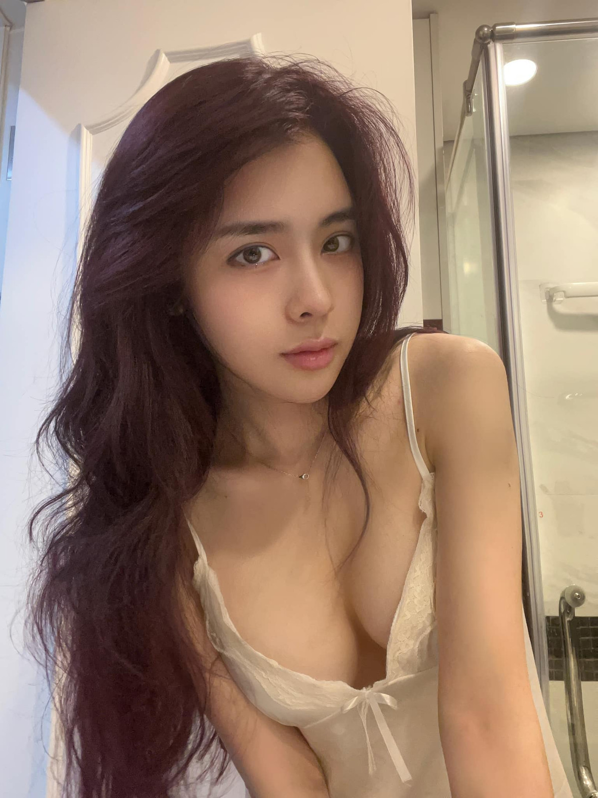 Hot girl người Nam Định sở hữu một gương mặt xinh đẹp, ấn tượng.