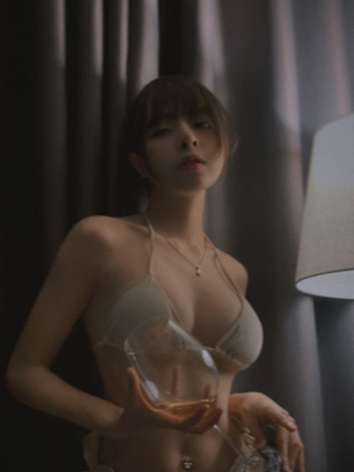 Nàng hot girl cũng không ngần ngại khoe những hình ảnh body nóng bỏng của mình lên trang cá nhân.