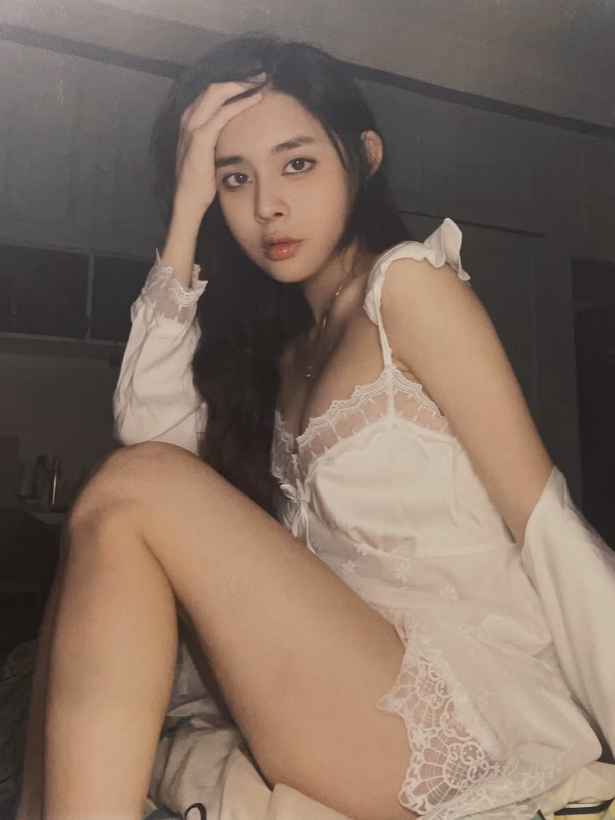 Sở hữu số đo cơ thể đáng mơ ước 92-58-93 không hề thua kém bất kỳ người mẫu nội y nào.