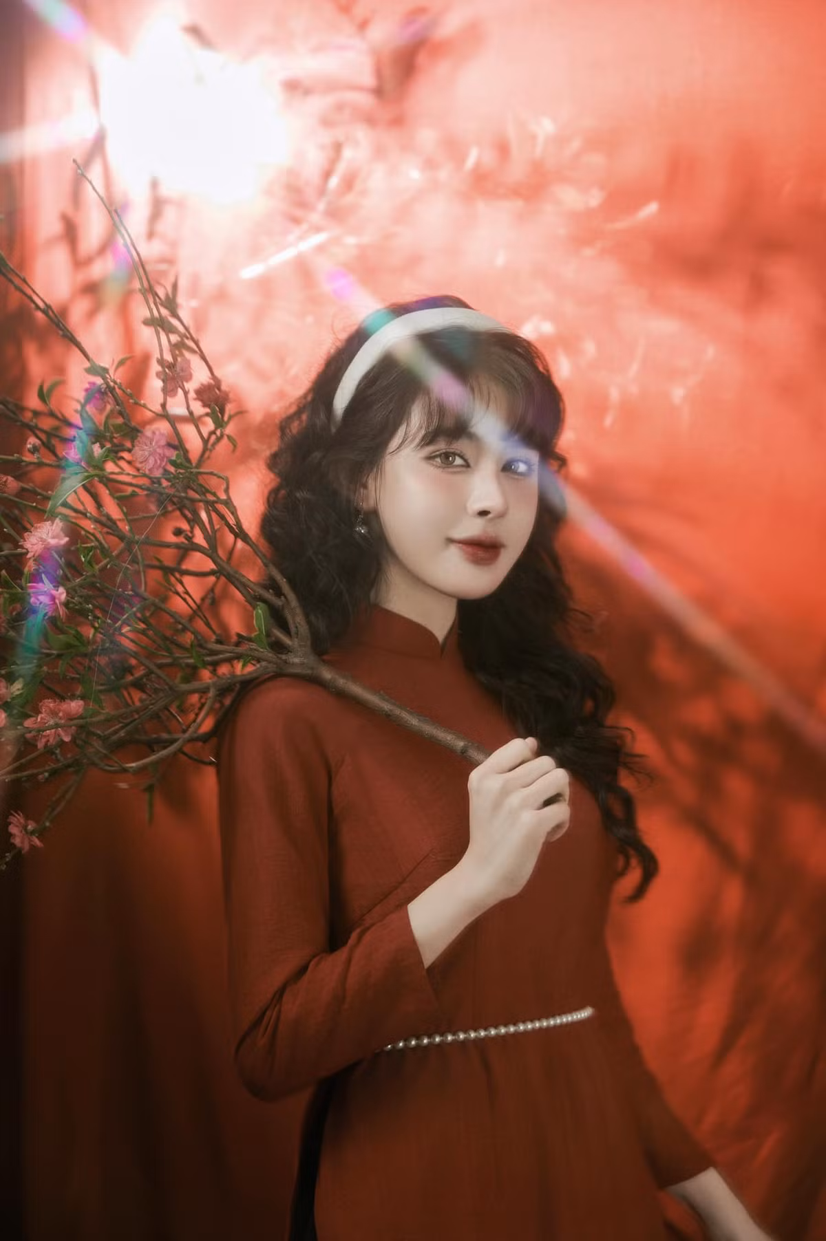 Văn Thanh để lộ hint chụp ảnh tết cùng với bạn gái tin đồn và nhiều người gọi tên hot girl phòng gym Trần Bích Hạnh.