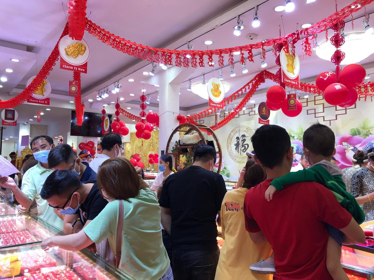 Gia vang hom nay 24/2: Da len 50 trieu/luong