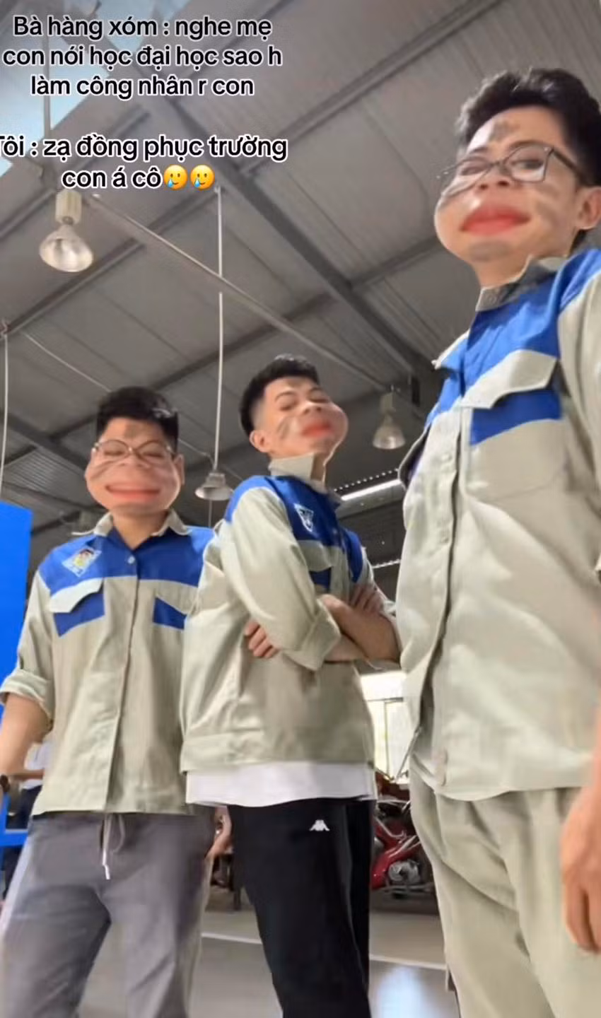 Gương mặt của những bạn trẻ học đại học nhưng bị hiểu nhầm là công nhân quá nhiều lần.