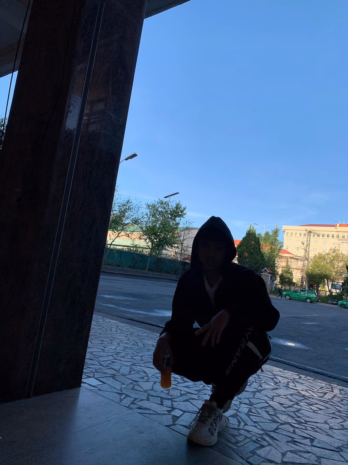 Trong cả bộ ảnh của chuyến du lịch Đà Lạt 3 ngày 2 đêm của Hoàng Anh, những bức ảnh out nét hay ngược sáng lại là những bức đẹp nhất. Còn những tấm khác, cô bạn thân của anh chàng toàn bắt được khoảnh khắc, biểu cảm cực kỳ khó đỡ.