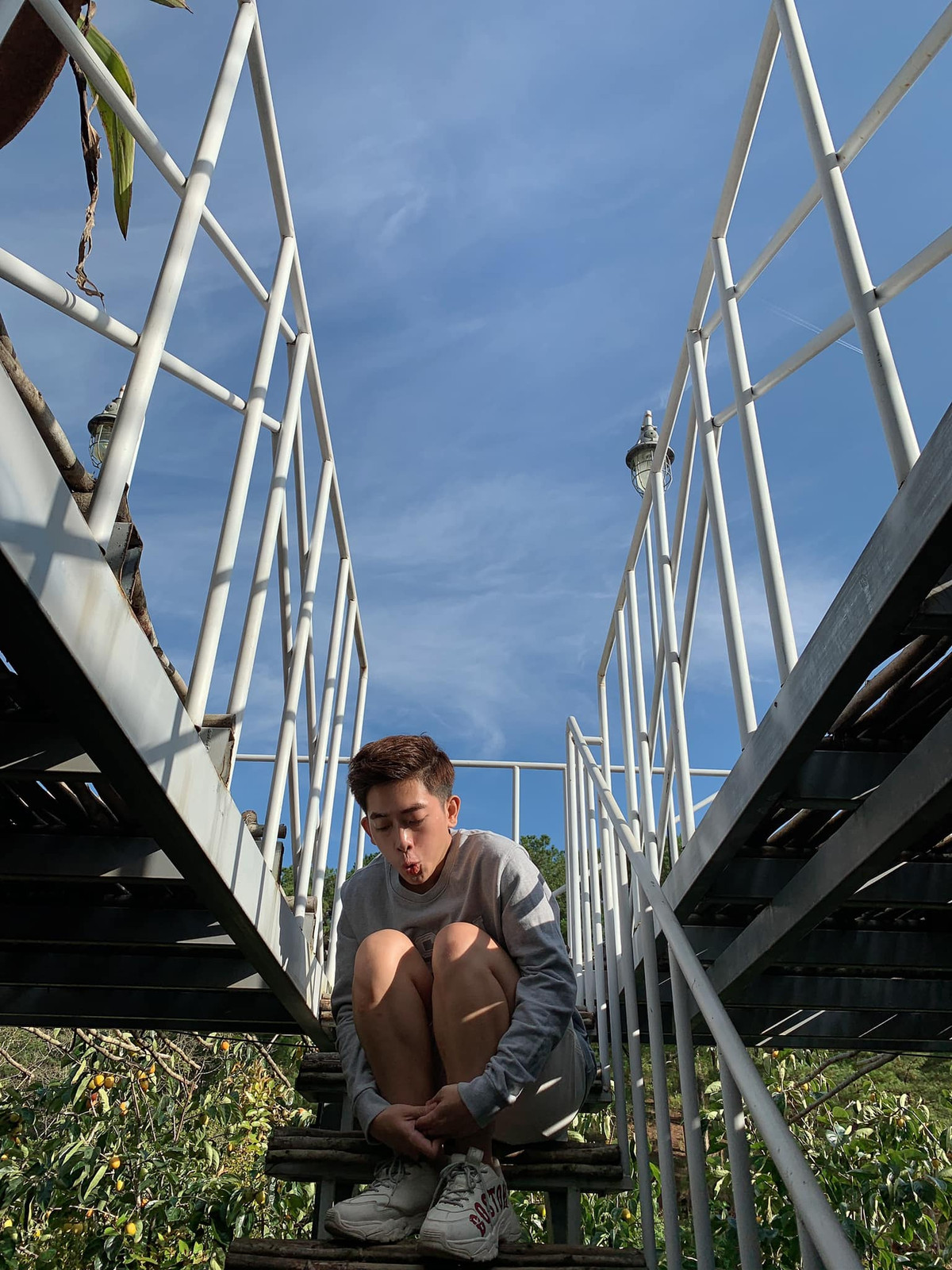 Không chỉ khiến người xem cười "té ghế", Hoàng Anh còn nhận được rất nhiều bình luận bày tỏ sự đồng cảm vì chơi với bạn chụp hình không có tâm, đó là nỗi bất hạnh lớn nhất.