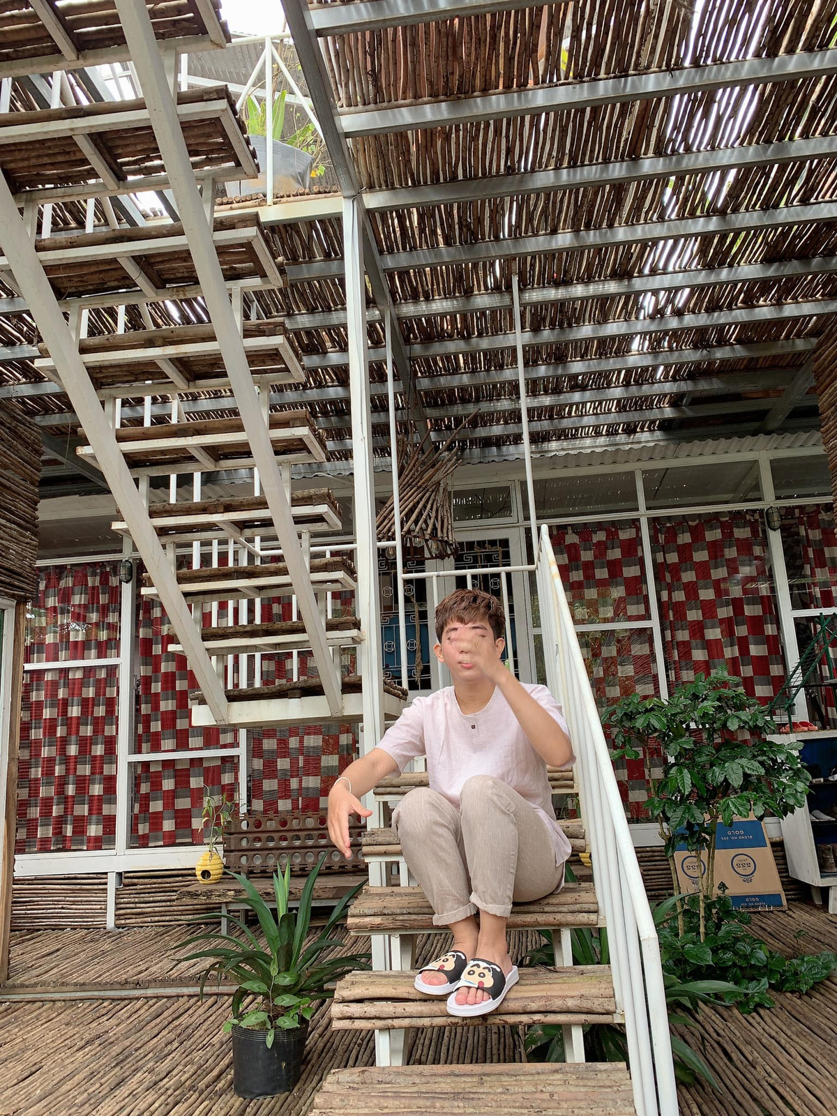 Ngay sau khi đăng tải, bộ ảnh "hết hồn" của Hoàng Anh nhận được sự quan tâm lớn từ cộng đồng mạng.