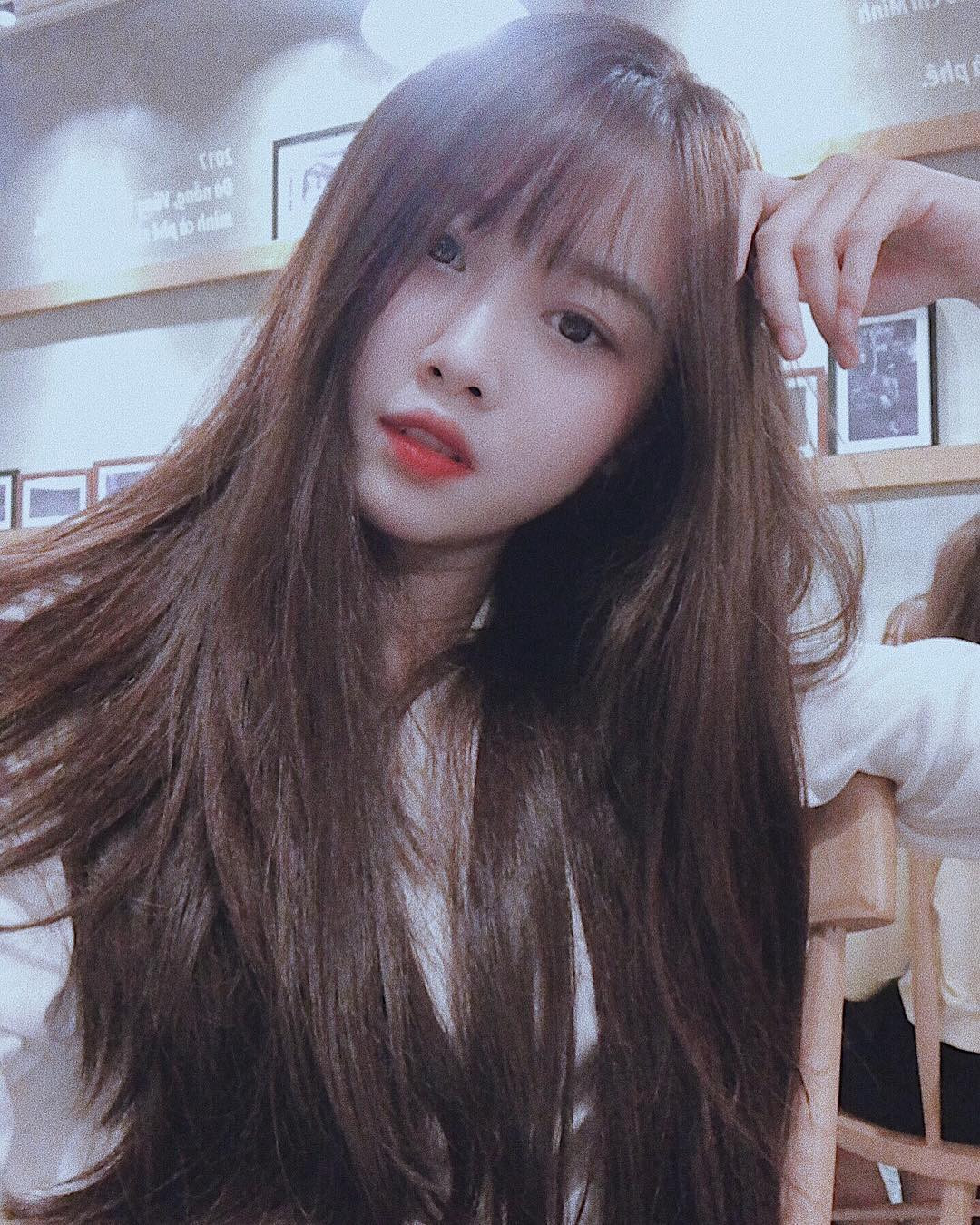 Cô được đánh giá là một trong những nàng WAGs sống kín tiếng của dàn cầu thủ Việt.