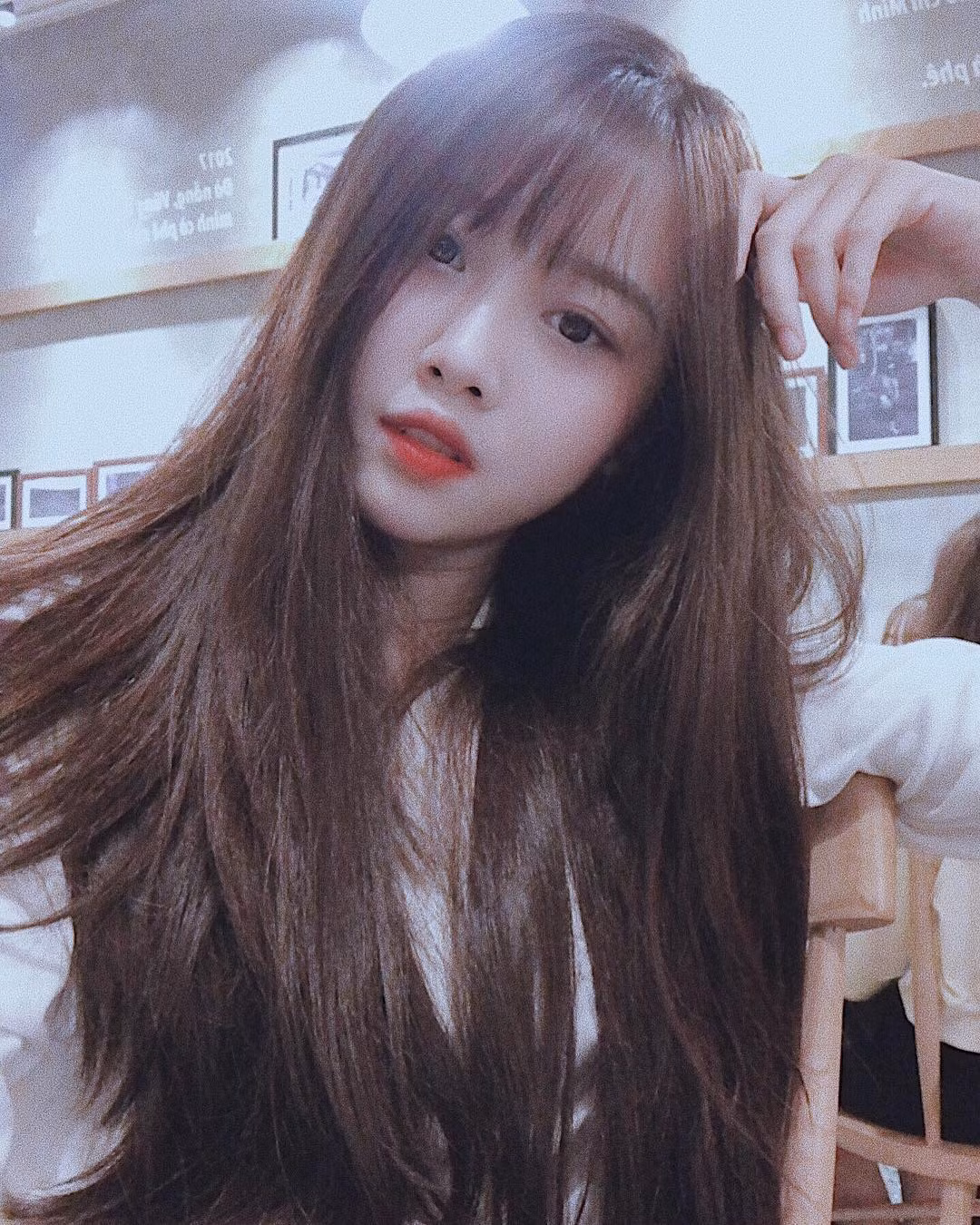 Cô được đánh giá là một trong những nàng WAGs sống kín tiếng của dàn cầu thủ Việt.