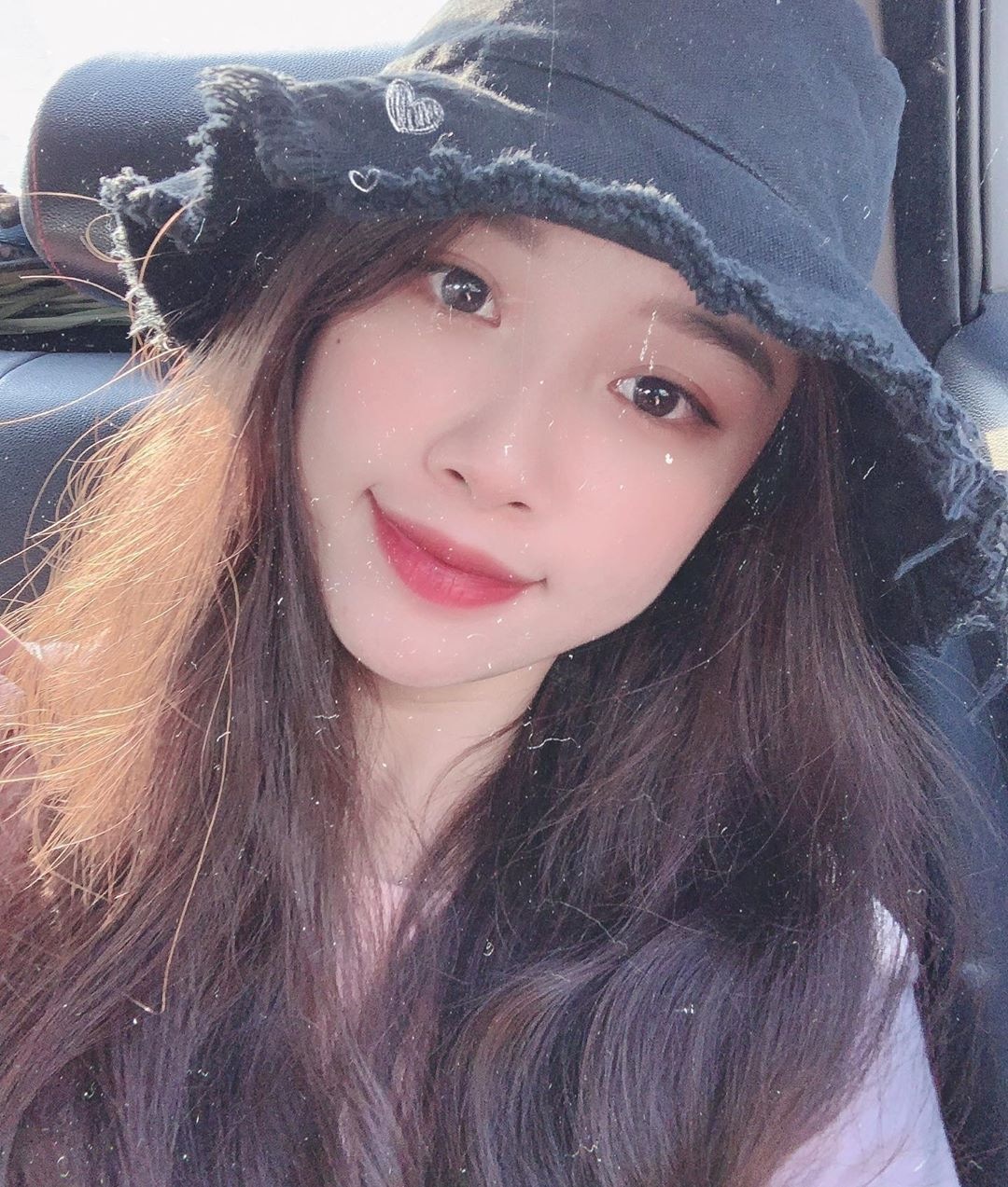 Trong màn đáp trả, bạn gái Văn Toàn cho rằng việc không biết xem đồng hồ kim không liên quan gì tới trình độ học vấn. Hơn nữa không phải là cô bạn không biết xem, mà chỉ là suy tính hơi chậm do ít sử dụng đồng hồ kim mà thôi.