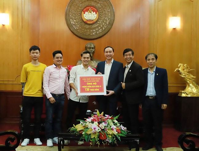 Văn Toàn và người hâm mộ anh cũng ủng hộ tổng cộng 150 triệu đồng để làm công tác chống dịch.