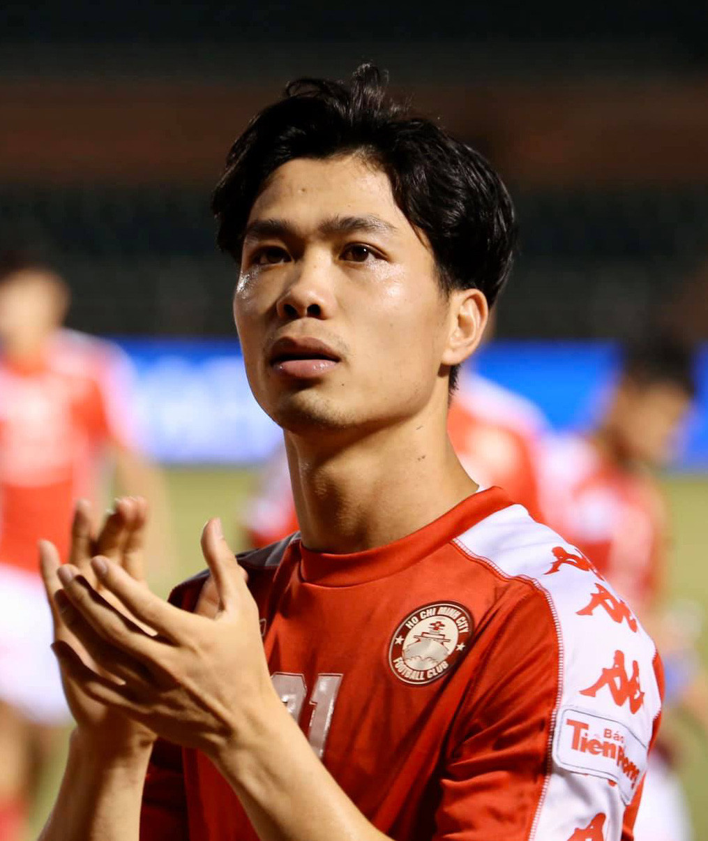 Không chỉ góp tiền cùng Văn Toàn để gửi đến Chính phủ, Công Phượng cũng chủ động giảm 50% lương tại CLB TP HCM. Xem thêm clip: Thủ tướng: Đây là thời điểm "vàng" chống dịch Covid-19 - Nguồn: Youtube