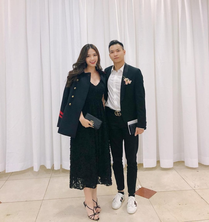 Trên trang cá nhân, cả hai luôn khiến dân tình xuýt xoa khi thường thường xuất hiện bên các siêu xe.