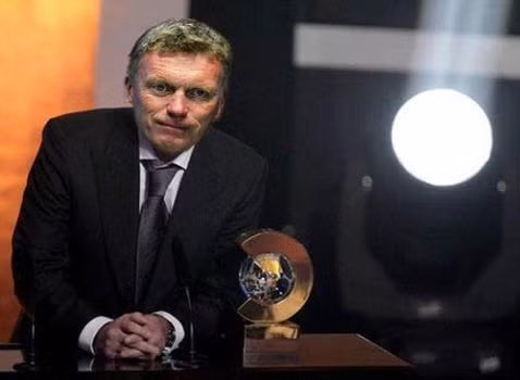 Danh hiệu HLV xuất sắc nhất năm nên trao cho HLV David Moyes của Real Sociedad.