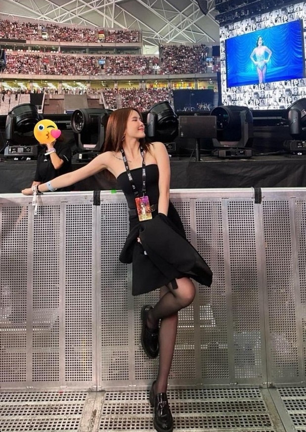 Thiều Bảo Trâm khoe ảnh ở The Eras Tour