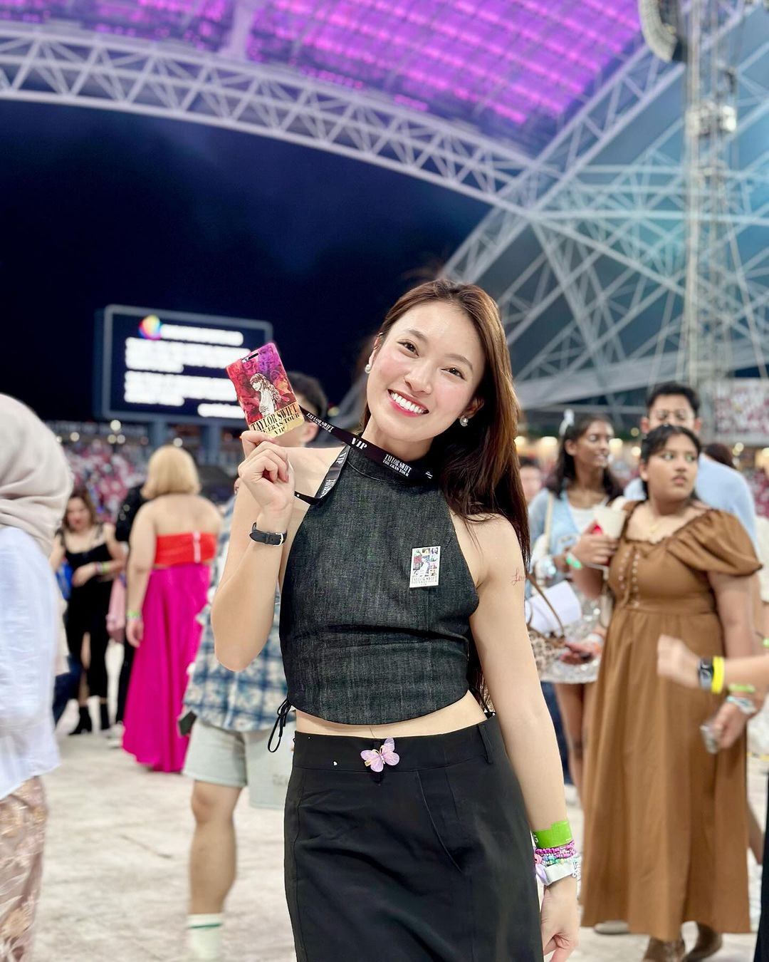 Được biết, để có mặt tại sân vận động Quốc gia Singapore những ngày này để thưởng thức concert Taylor Swift, khán giả Việt sẽ phải bỏ hàng chục triệu đồng cho toàn bộ phần chi phí.