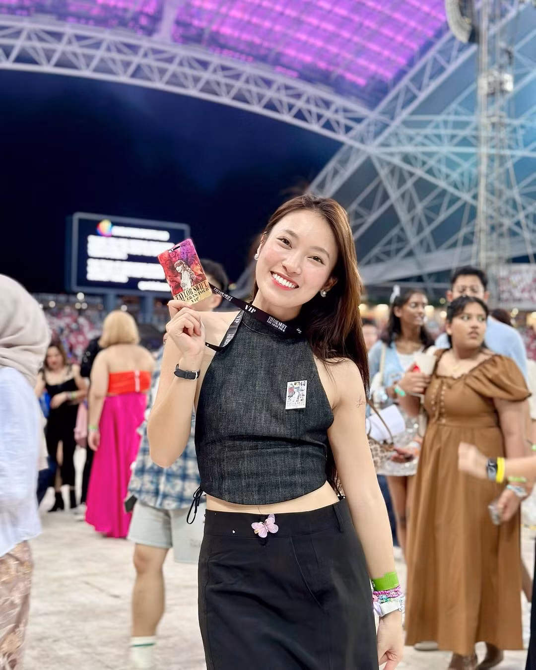 Được biết, để có mặt tại sân vận động Quốc gia Singapore những ngày này để thưởng thức concert Taylor Swift, khán giả Việt sẽ phải bỏ hàng chục triệu đồng cho toàn bộ phần chi phí.