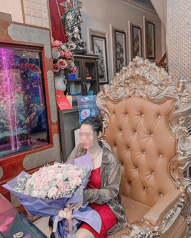 Con gai Duong “Nhue” khoe moi quan he toan hang 