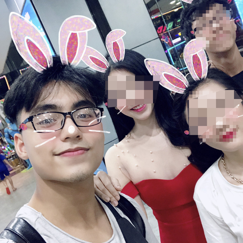 Con gai Duong “Nhue” khoe moi quan he toan hang 