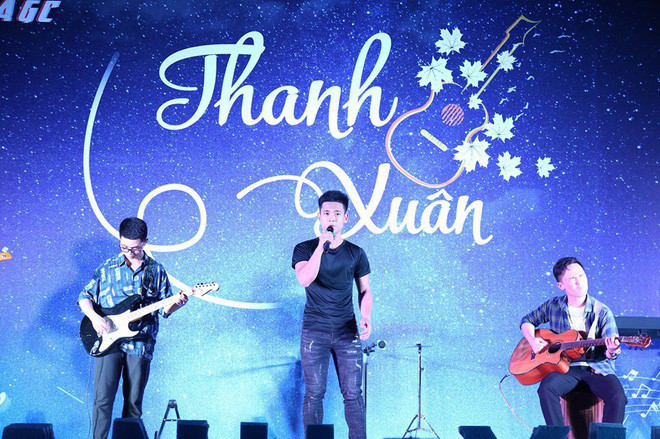 Văn Hà hiện là phó chủ nhiệm 1 CLB guitar ở trường. Anh chàng cũng chia sẻ mình còn đam mê nhiều loại nhạc cụ khác.