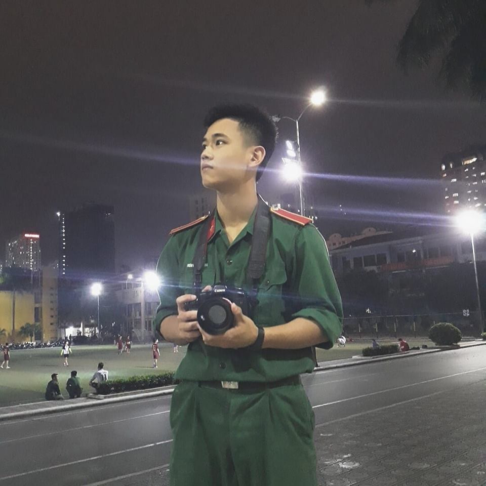 Ngoài ra Văn Hà cũng rất thích chụp ảnh. Trong những bức ảnh trên trang cá nhân, anh chàng thường cầm theo người chiếc máy ảnh của mình.