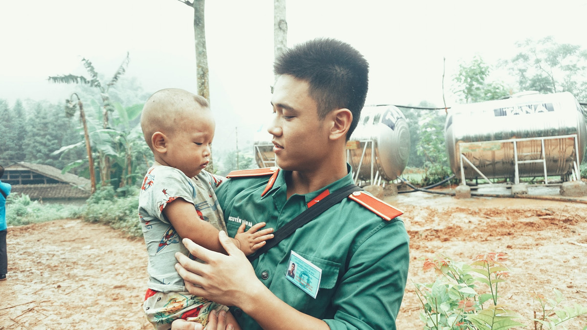 Album ảnh trên trang cá nhân của Hà thường xuyên đăng tải những khoảnh khắc anh chàng hoạt động hiến máu, tình nguyện tại miền núi cao.