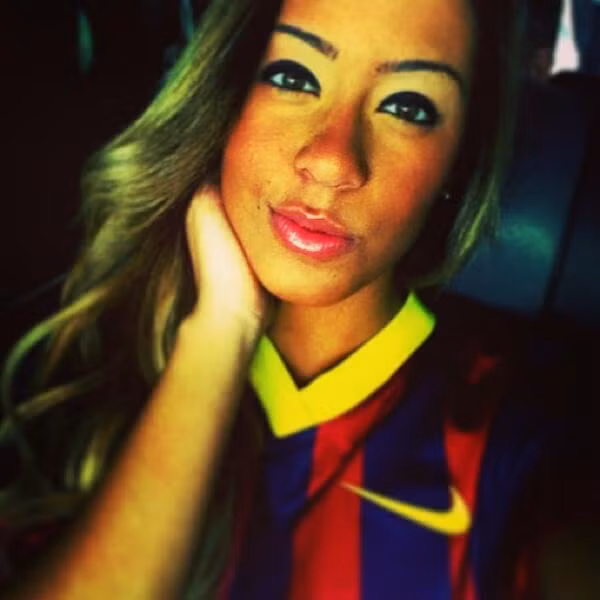 Raffaella Beckran là cô em gái 18 của tiền đạo Neymar (thuộc CLB Barcelona cũng như ĐT Brazil).