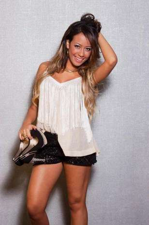 Rafaella không lấy họ gốc là “Da silva Santos” mà cô lại chọn cái tên Rafaella Beckran bởi vì cô là fan cuồng của cựu danh thủ ĐT Anh David Beckham. 