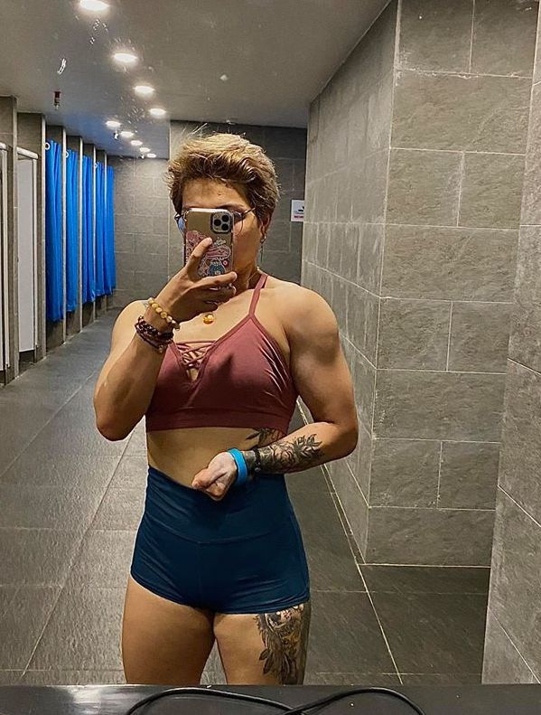 Ban đầu, Châu thừa nhận không biết gì về gym. Tuy nhiên, cô gái có cơ địa rắn chắc, sức bền tốt nên chịu được bài tập cường độ cao, ít bị chấn thương. Sai lầm lớn nhất của cô là không ăn hoặc ăn quá ít vì sợ lên cân. Cô không ăn cơm, bỏ hoàn toàn tinh bột, tập quá sức, không có định hướng hay lịch trình cụ thể nên cân nặng tăng giảm thất thường.