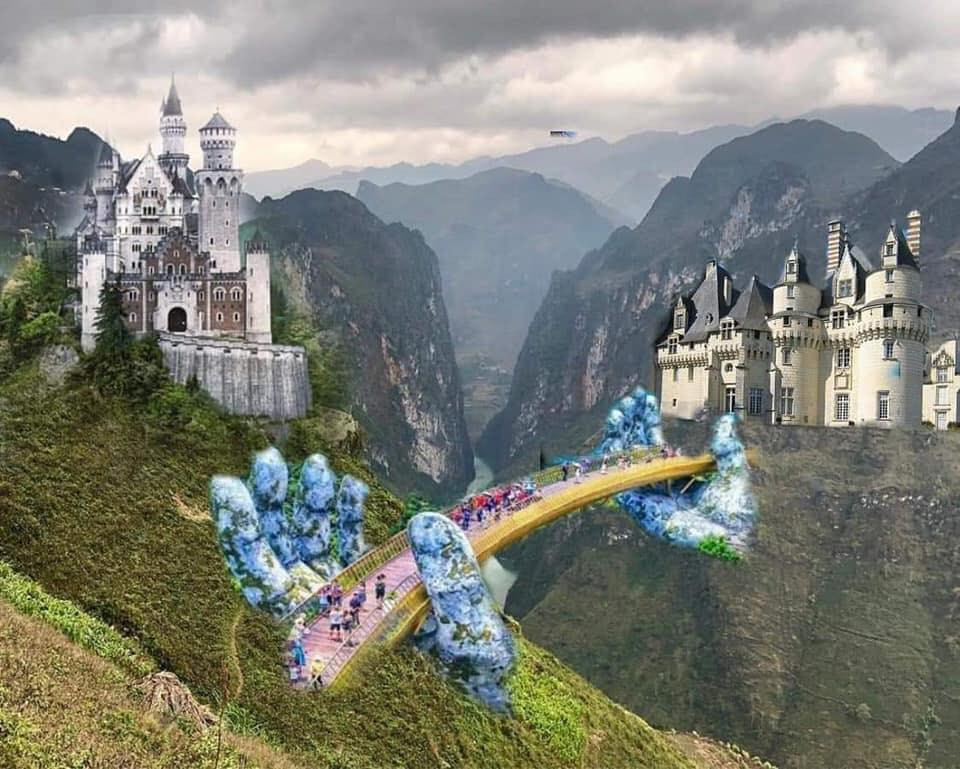 Để tiện đường đi lại, CĐM cũng xây 1 chiếc "Cầu Vàng" bắc qua 2 ngọn núi để dẫn du khách tới 2 toà lâu đài trong công cuộc bê tông hóa đèo Mã Pì Lèng.