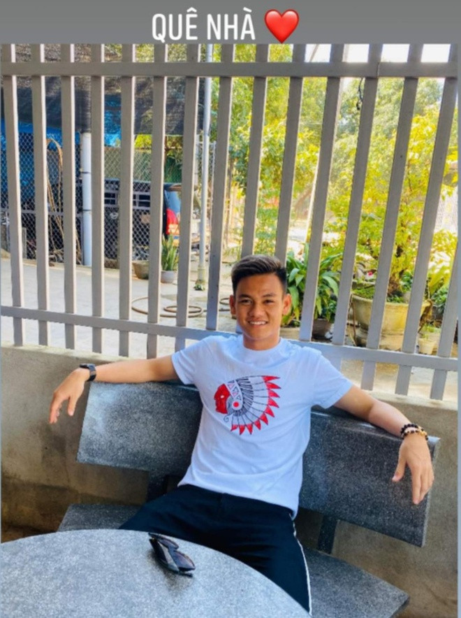 Khác với các đồng đội, Tấn Tài nhanh chóng về Bình Định thăm gia đình sau một thời gian khá dài xa quê.