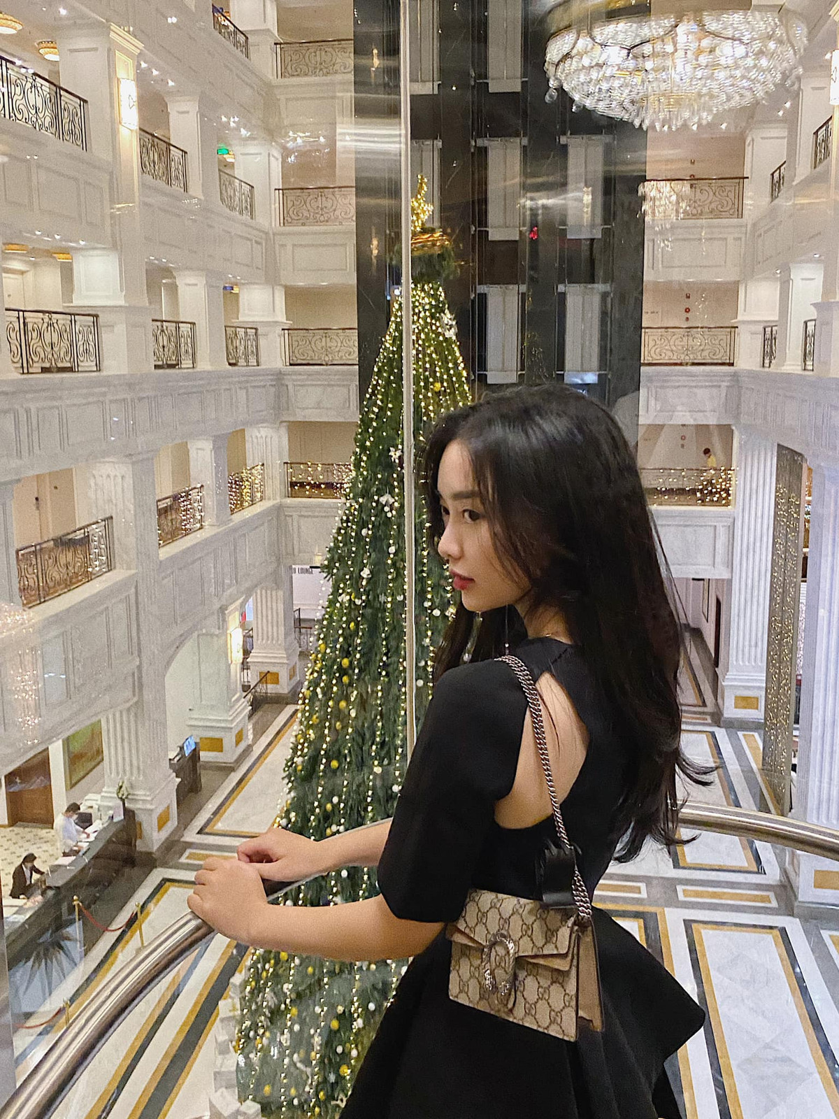 Trên trang cá nhân, Mai Hà Trang chia sẻ khoảnh khắc hạnh phúc với bạn trai cầu thủ. Hot girl nhận được rất nhiều lời khen của bạn bè và cộng đồng mạng bởi nhan sắc ngày càng xinh đẹp.