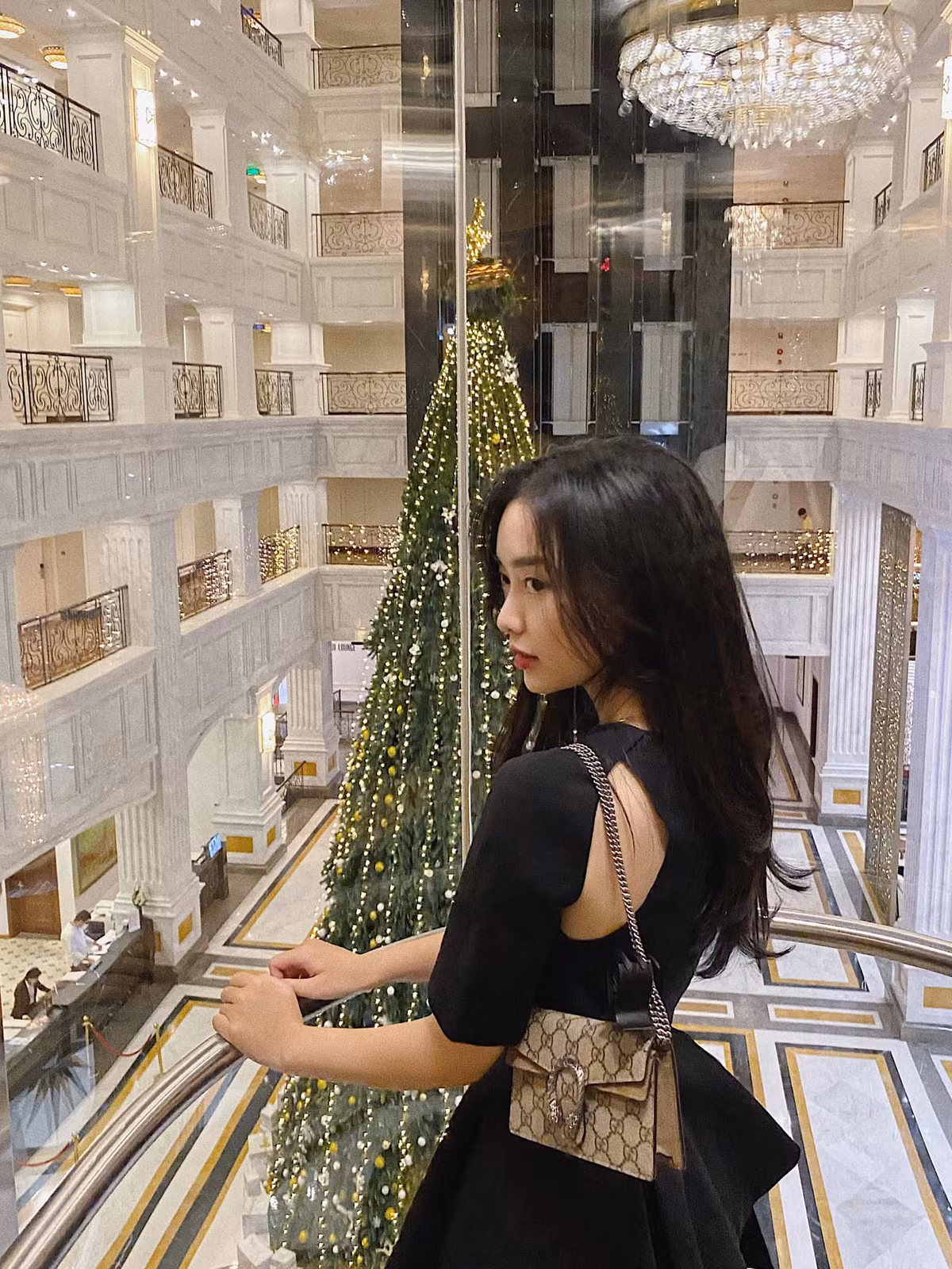 Trên trang cá nhân, Mai Hà Trang chia sẻ khoảnh khắc hạnh phúc với bạn trai cầu thủ. Hot girl nhận được rất nhiều lời khen của bạn bè và cộng đồng mạng bởi nhan sắc ngày càng xinh đẹp.