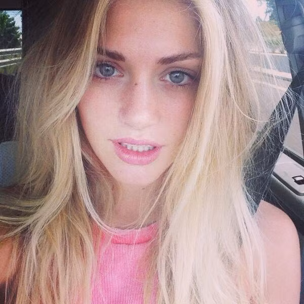 Thân hình cùng vẻ đẹp non tơ của siêu mẫu 23 tuổi này cũng là một điểm mạnh của Nicole Neal.