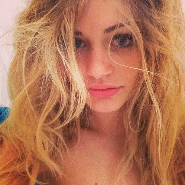 Mới đây, siêu mẫu nóng bỏng Nicole Neal vừa công khai bày tỏ lòng mến mộ và sẵn sàng là vật thế thân bù đắp vết thương lòng của Cris Ronaldo.