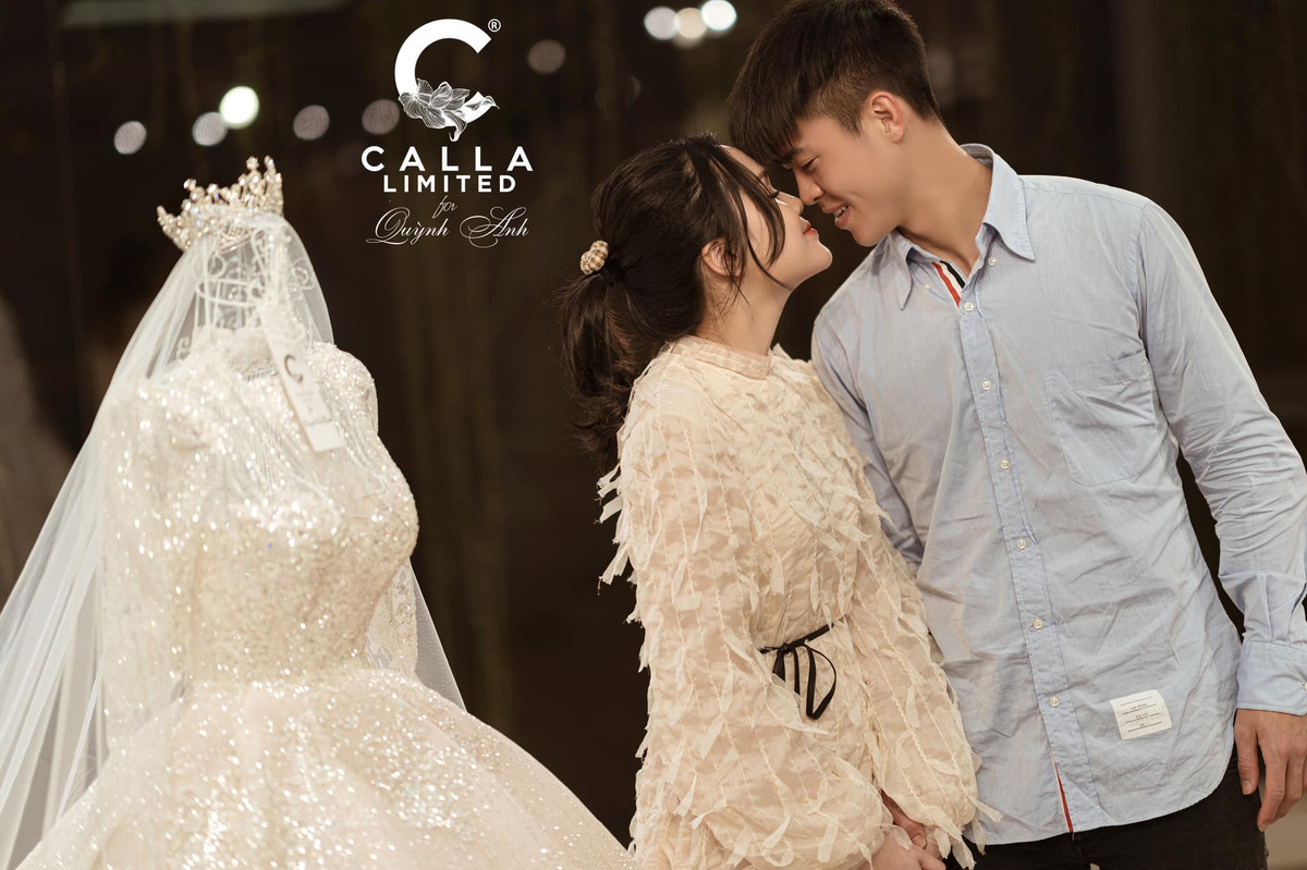 Một là cầu thủ nổi tiếng, được quan tâm nhất nhì làng bóng đá Việt, một là tiểu thư có gia thế siêu khủng nên đám cưới chắc chắn phải chuẩn bị nhiều thứ hơn hẳn các cặp đôi bình thường khác nên việc mệt mỏi là không thể tránh khỏi.