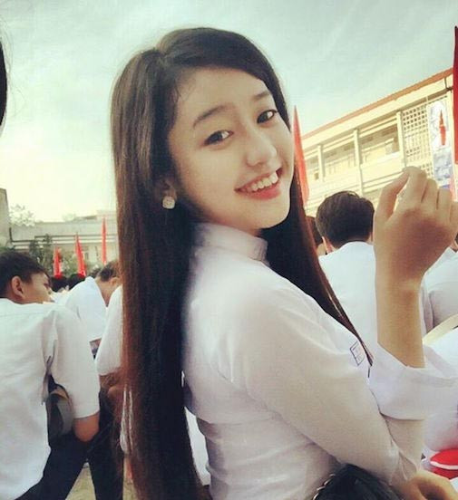 Cô nàng cũng không ngần ngại, giấu diếm chuyện phẫu thuật thẩm mĩ, công khai nâng ngực để có ngoại hình bắt mắt hơn.