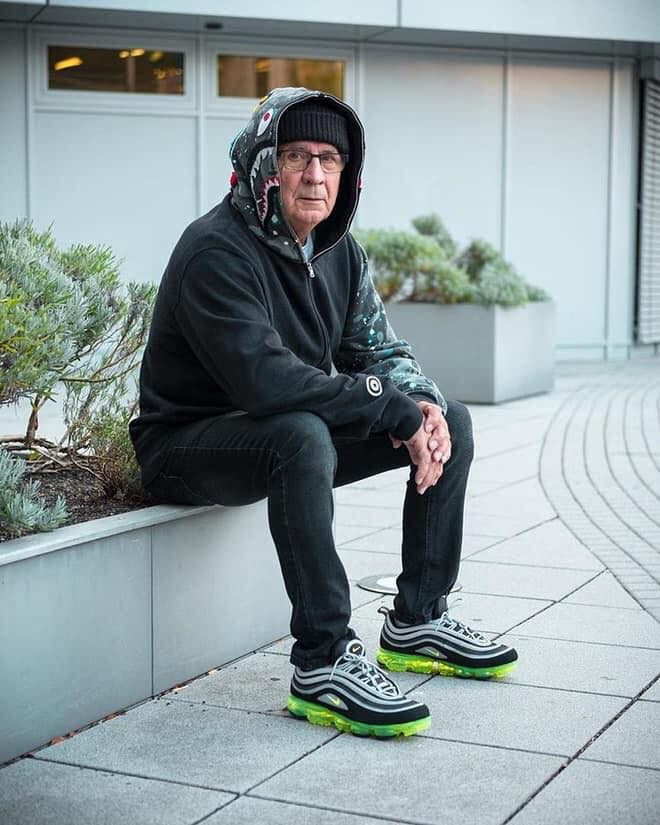 Tài khoản Instagram của ông thu hút tới 694.000 lượt theo dõi từ mọi người trên khắp thế giới. Những tấm hình phối đồ từ quần áo, giày dép hàng hiệu của ông Gramps nhận được một lượng tương tác cực kỳ lớn. Ông cụ còn được biết đến với series "Hôm nay mặc gì" cực chất.