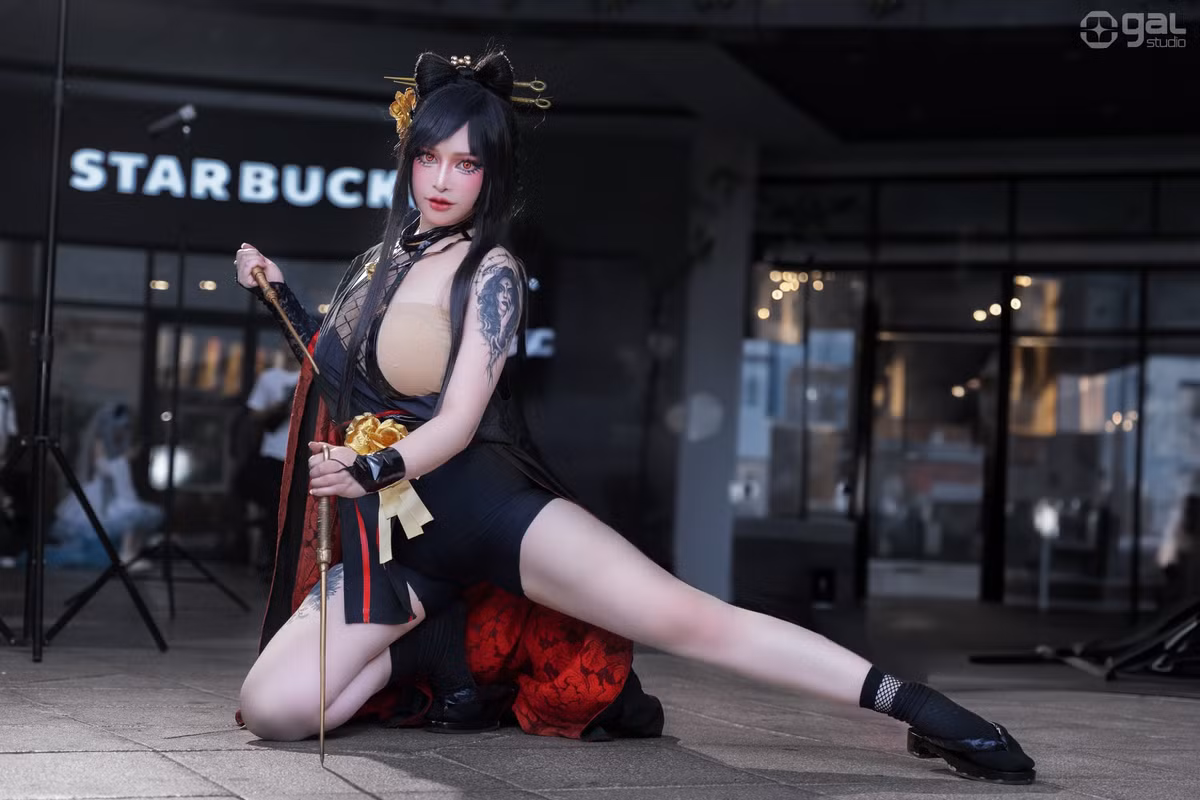 Một trong những nữ cosplayer hấp dẫn nhất Việt Nam, nổi đình nổi đám trong cộng đồng cosplay là Hoa Mộc Lan.