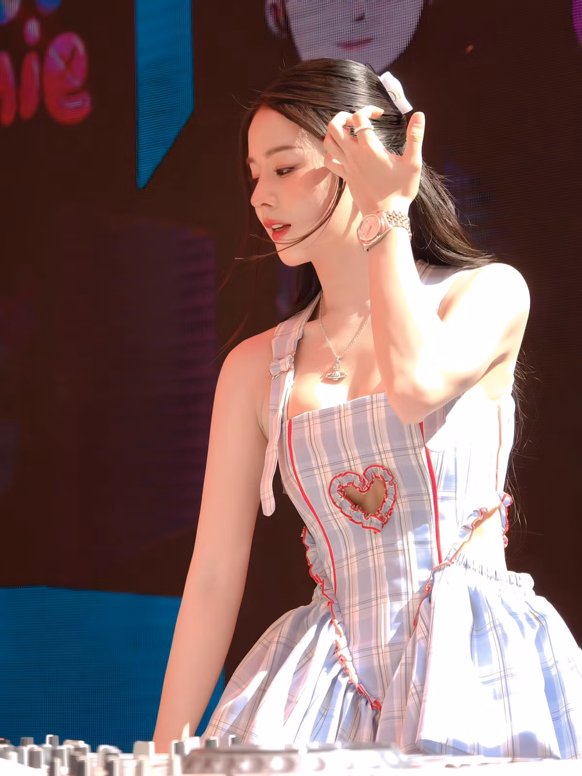 Hậu chia tay, Mie tất bật chạy show, làm việc năng suất. Những hình ảnh về công việc được Mie thường xuyên cập nhật trên trang cá nhân.