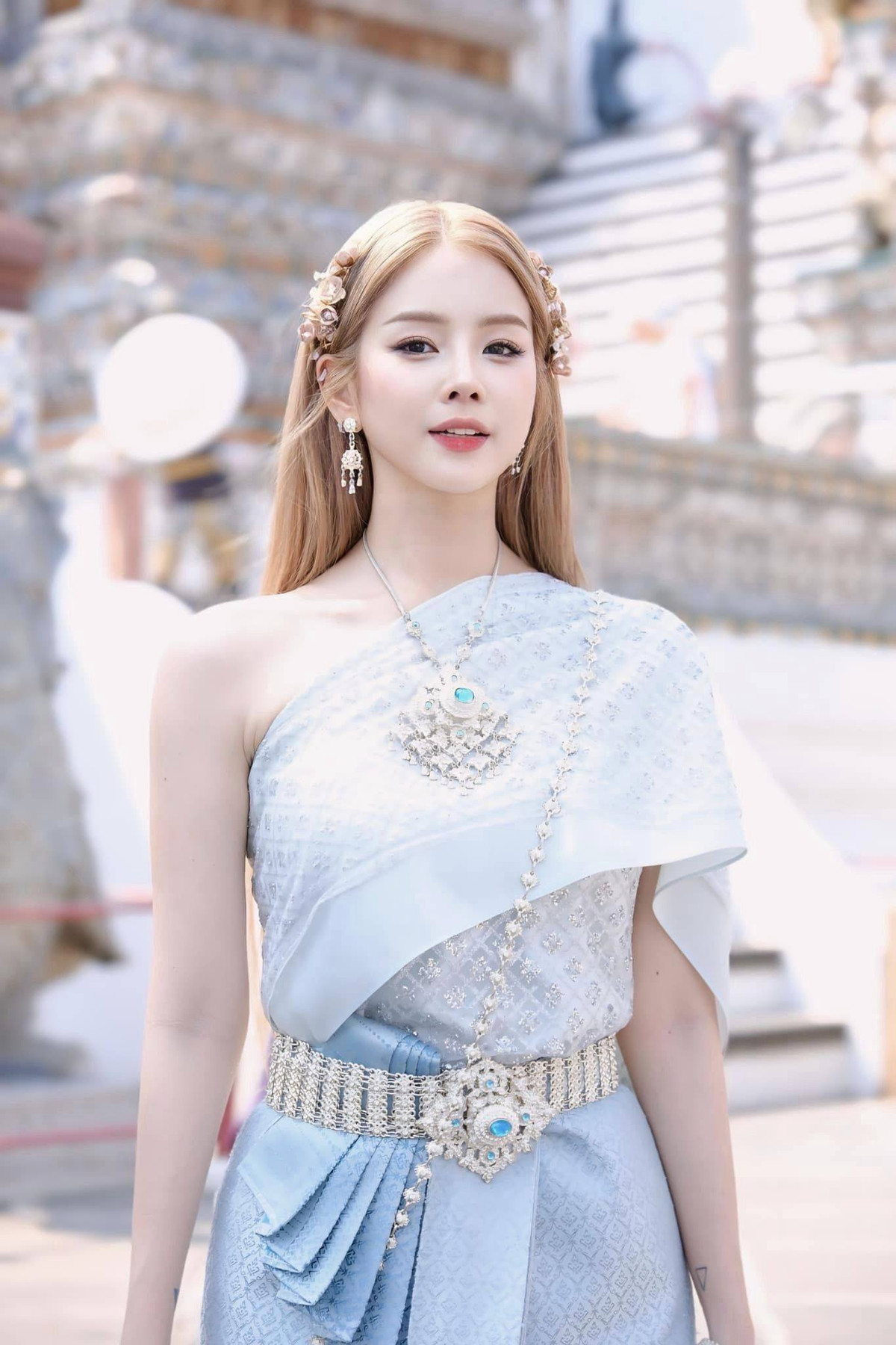 Với làn da trắng sứ và nhan sắc ngọt ngào, nàng DJ dễ dàng thu hút ánh mắt của mọi người.