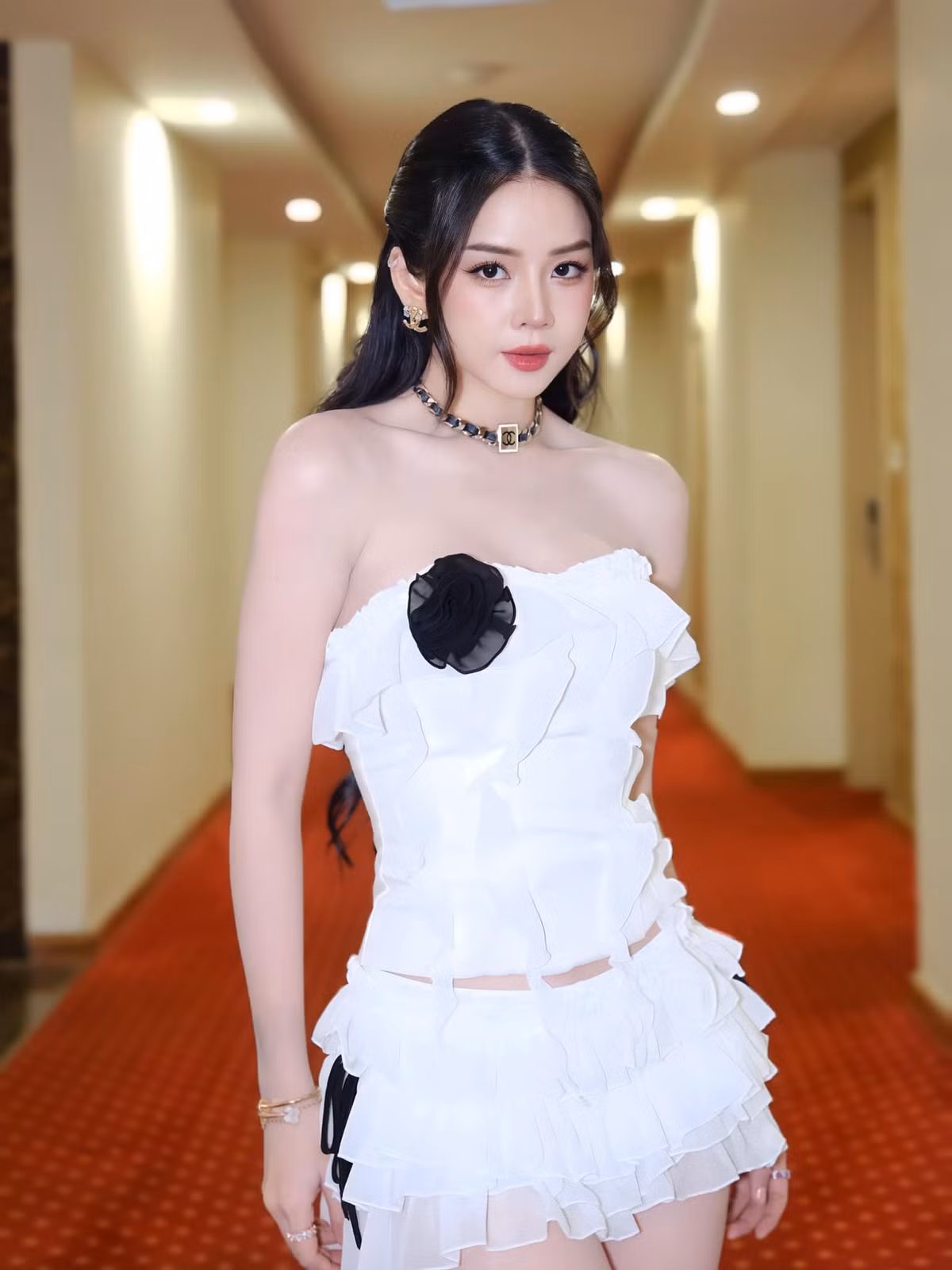 Mie cũng thường xuyên làm mới hình ảnh của mình trong nhiều phong cách khác nhau.