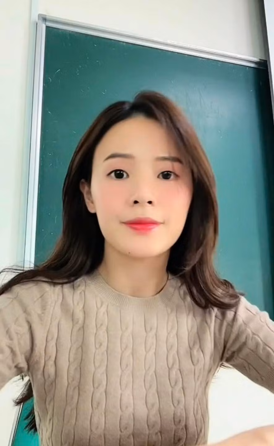 Ngoài được biết đến là một diễn viên xinh đẹp, "đại gia" bất động sản, Midu còn là giảng viên giảng dạy tại trường đại học Công nghệ TP.HCM.