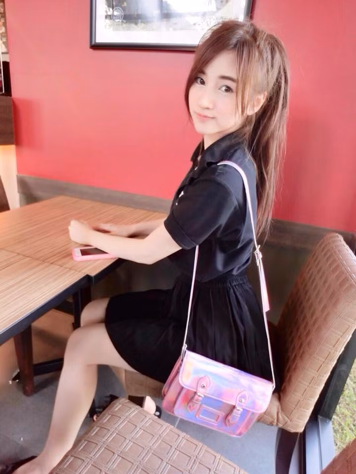 Là một hot girl Thái Lan nổi tiếng, trang cá nhân của Peaw Napasorn thu hút tới 60 ngàn lượt theo dõi.